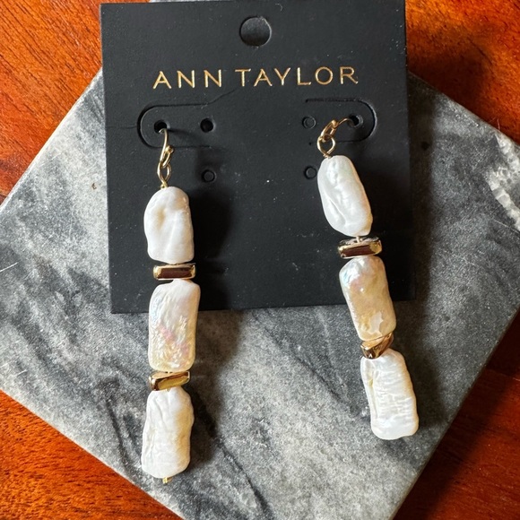 NEW Ann Taylor Linear Pearl Drop Earrings, gold, freshwater pearl - Picture 7 of 9